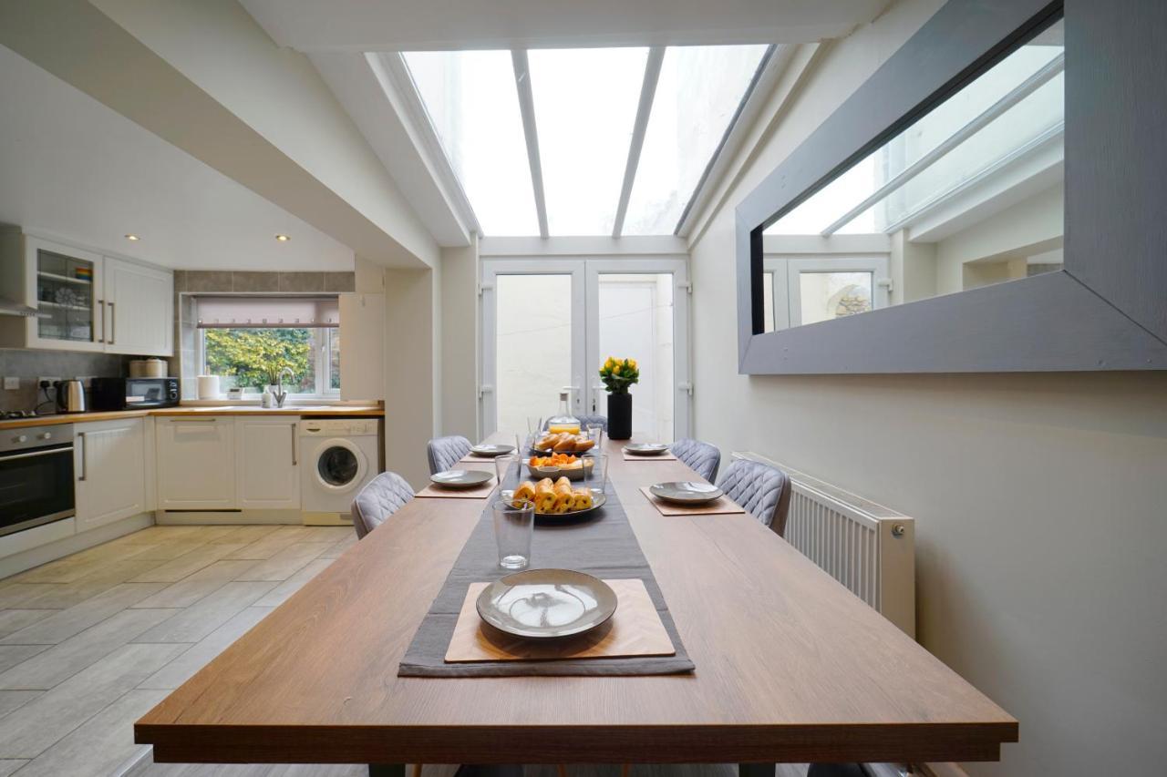 Holiday home Perfectly Located 4 Bed Town House In Sleeps 8 *