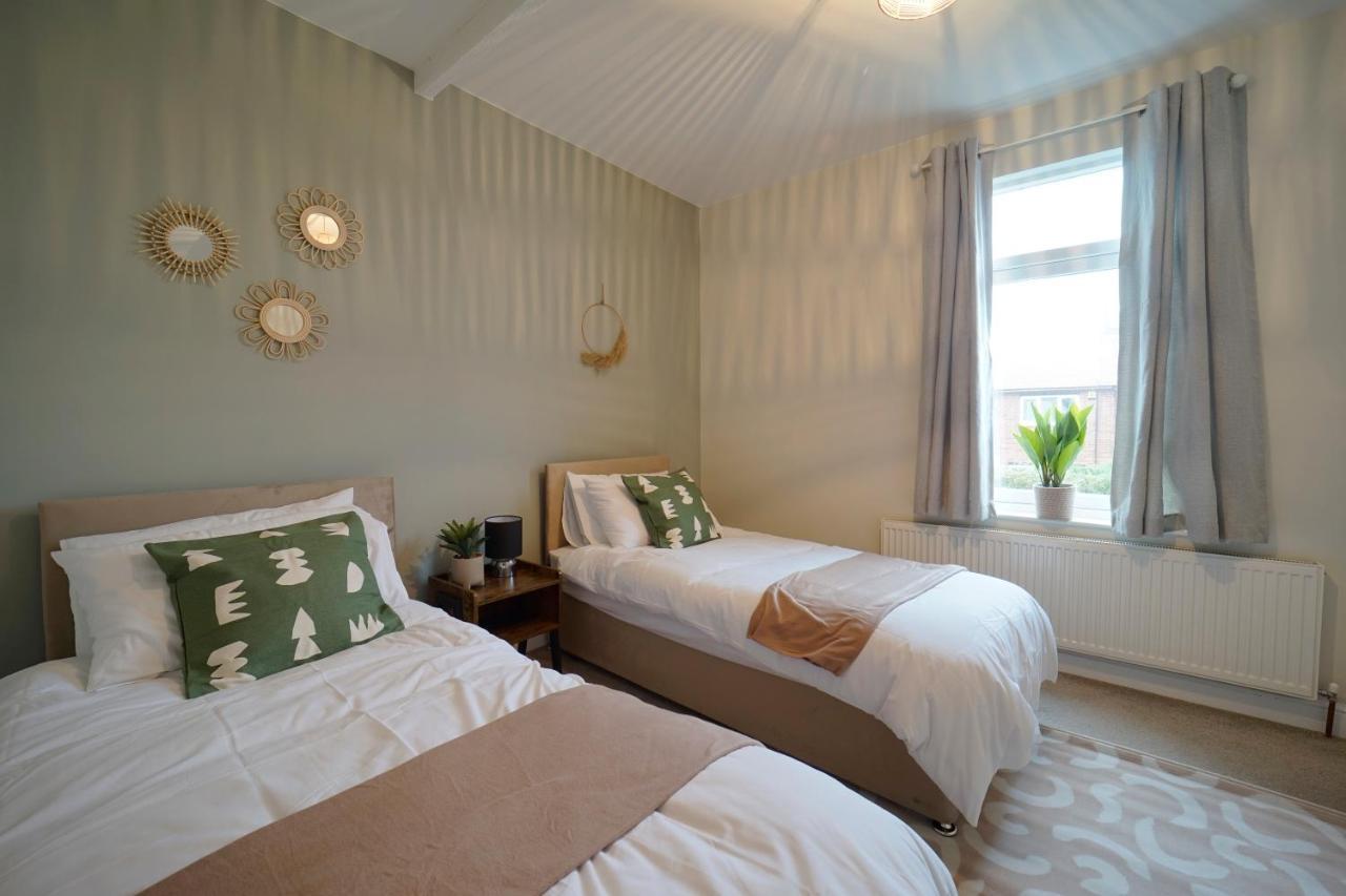 Perfectly Located 4 Bed Town House In Sleeps 8