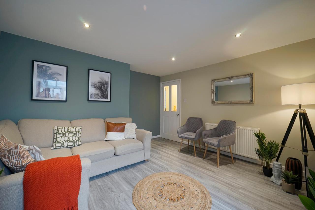 Perfectly Located 4 Bed Town House In Sleeps 8 Holiday home