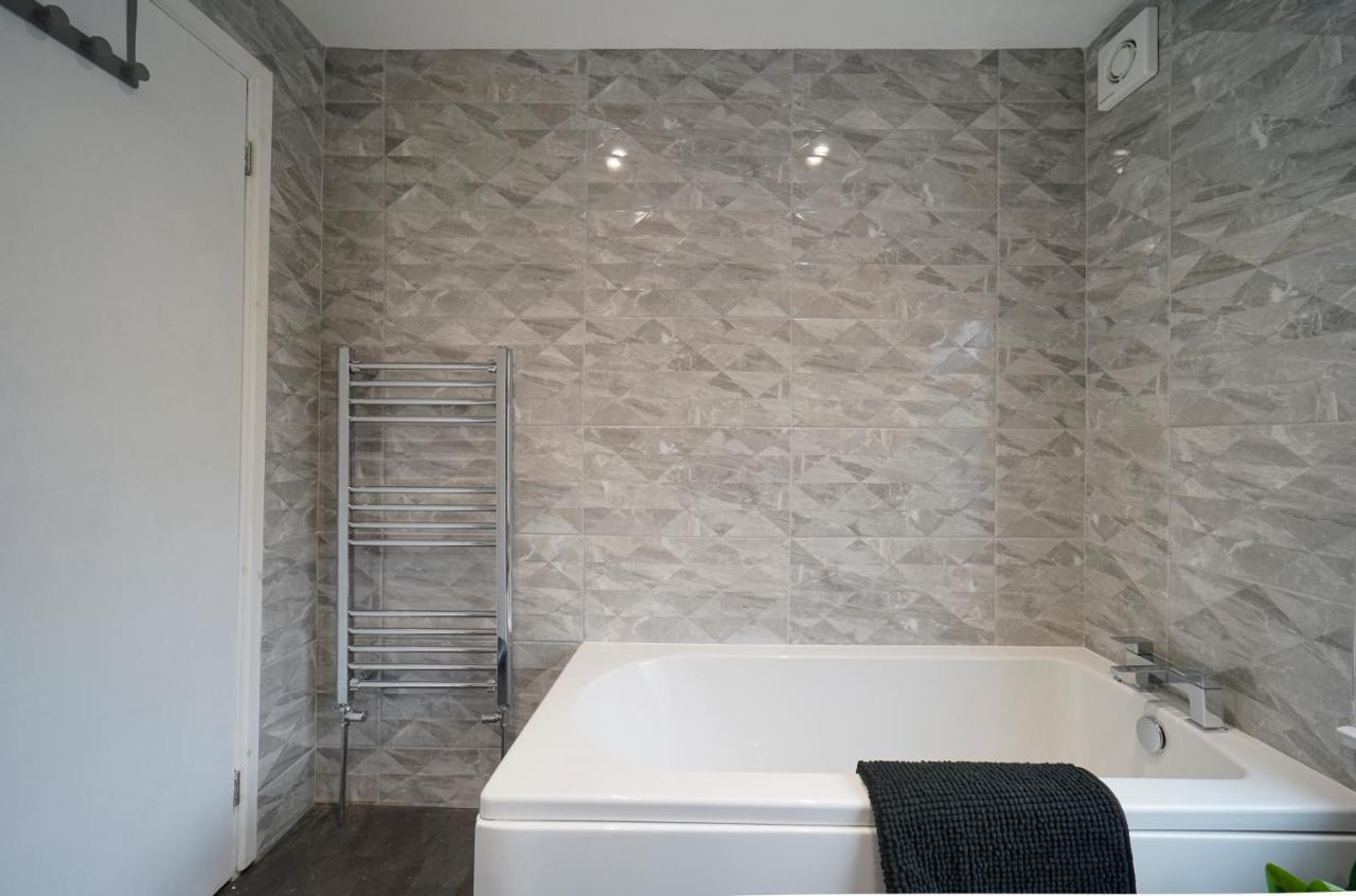 Perfectly Located 4 Bed Town House In Sleeps 8 * Wetherby